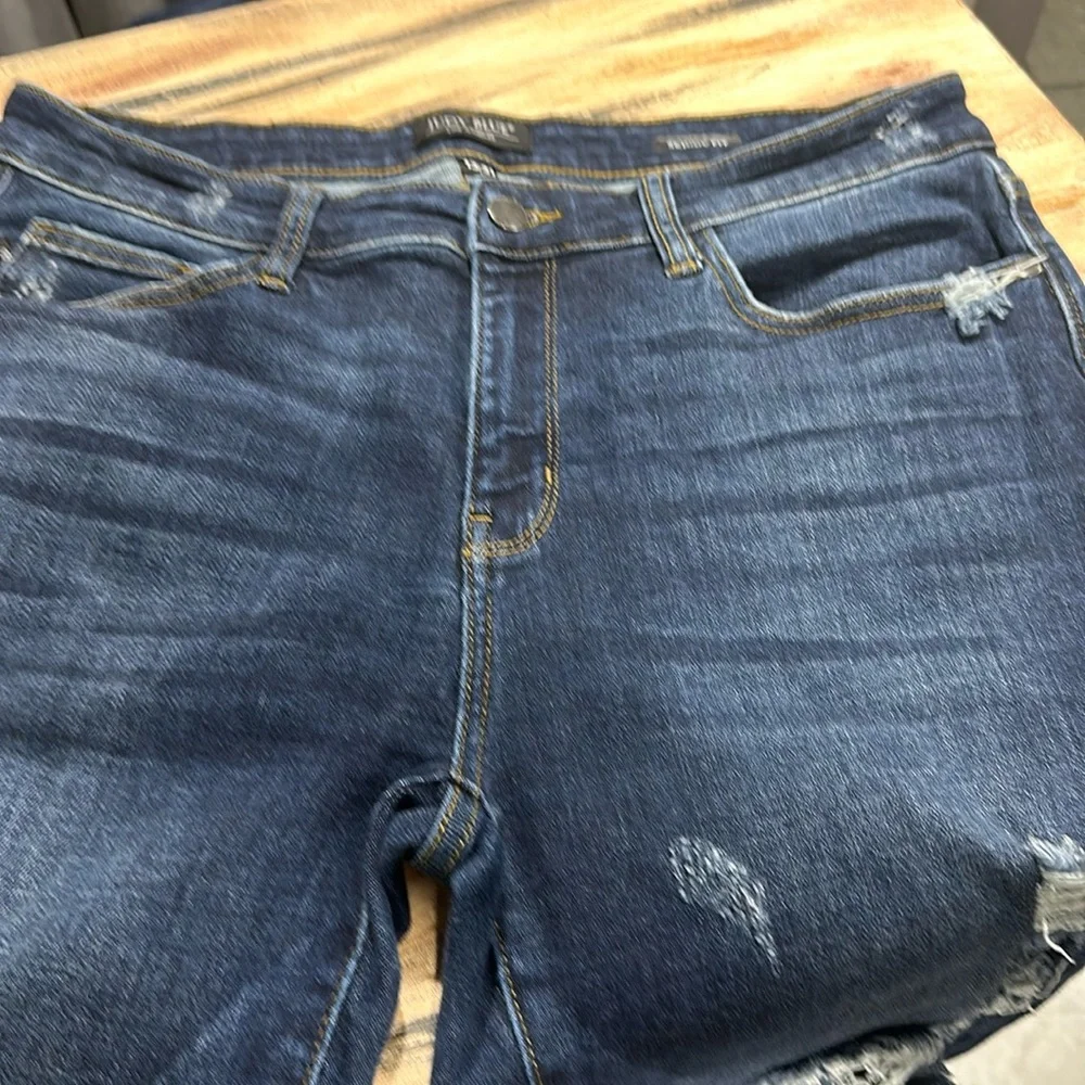 JUDY BLUE DISTRESSED JEANS - Picture 1 of 6